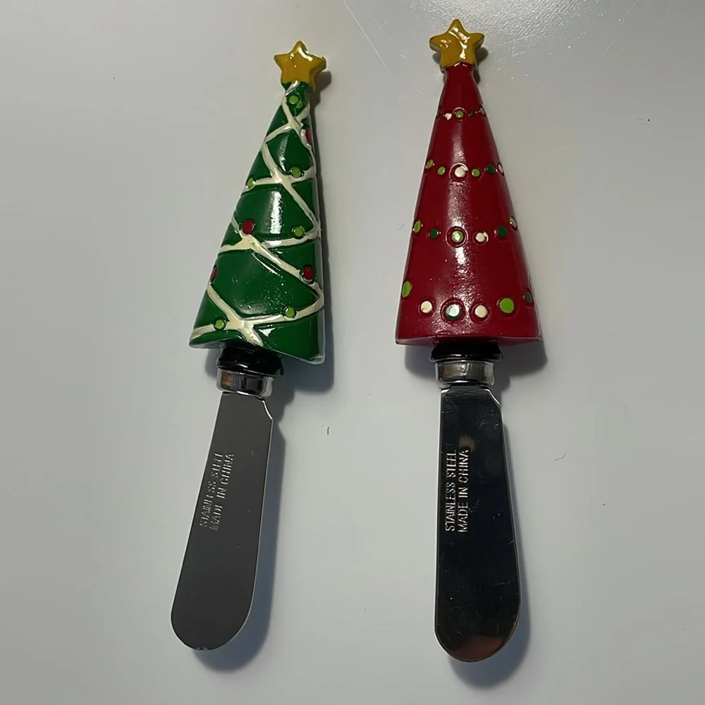 The Pampered Chef Holiday Serving Plate and‎ Set of 2 Holiday Spreaders.
